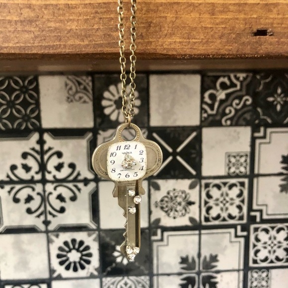 Old VINTAGE Key Necklace With Watch Face Handmade Using RECYCLED Pieces - Picture 3 of 5